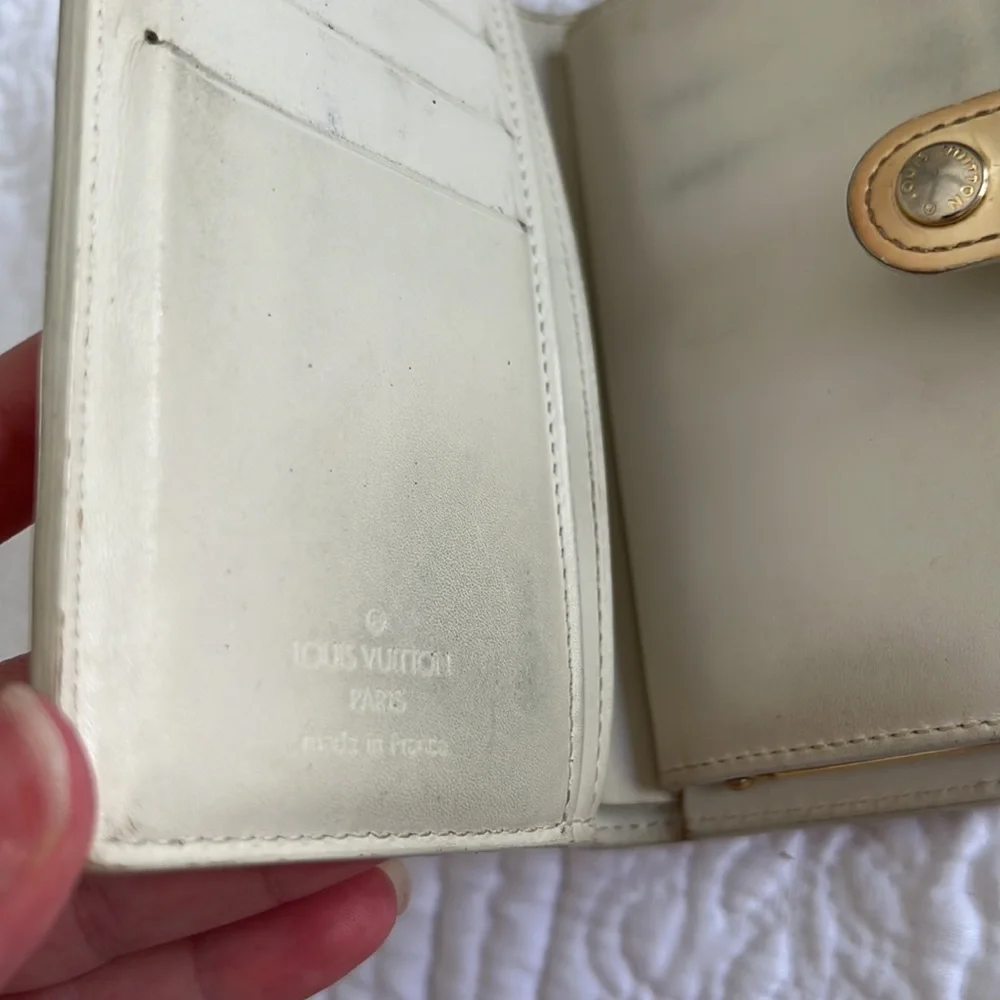 Louis Vuitton Authentic Vernis Kisslock Wallet - Picture 12 of 15
